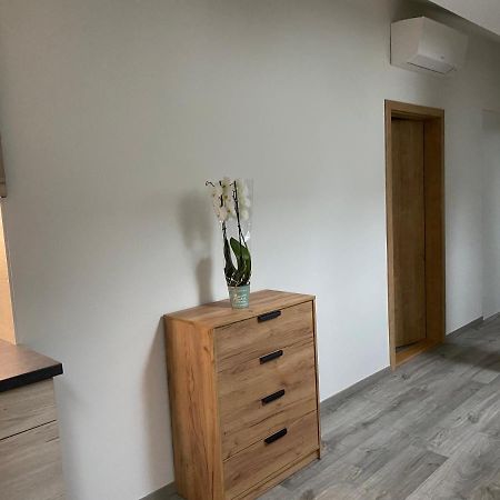 Klicperovo 2Kk Apartment ฮราเดตสคราโลเว ภายนอก รูปภาพ