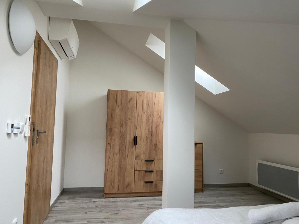 Klicperovo 2Kk Apartment ฮราเดตสคราโลเว ภายนอก รูปภาพ