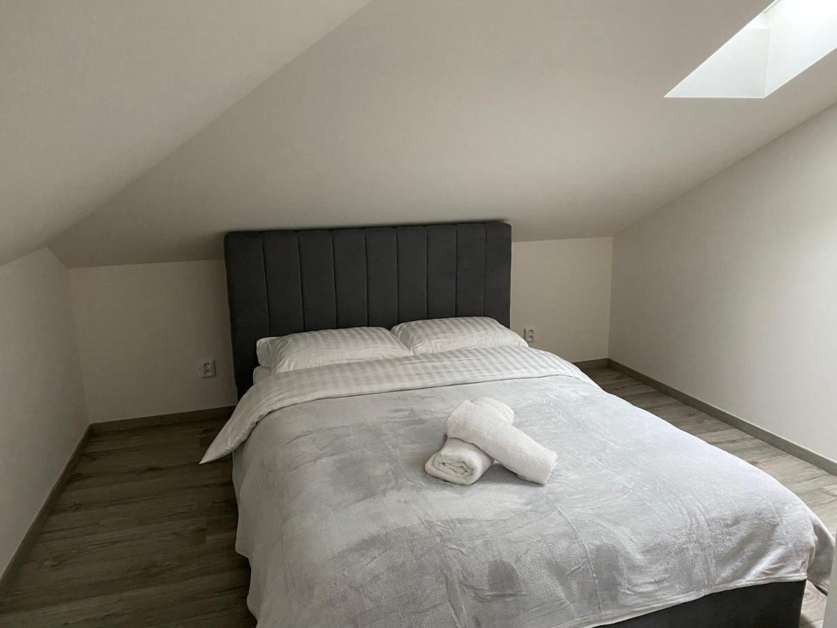 Klicperovo 2Kk Apartment ฮราเดตสคราโลเว ภายนอก รูปภาพ