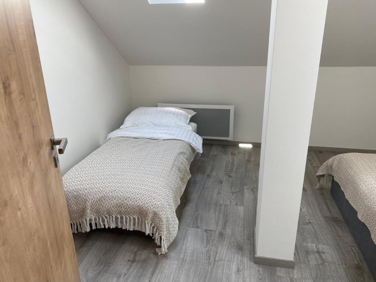Klicperovo 2Kk Apartment ฮราเดตสคราโลเว ภายนอก รูปภาพ